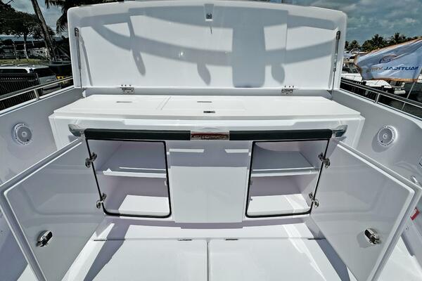 37ft Axopar Yacht For Sale 37ft Axopar Yacht For Sale