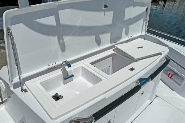 37ft Axopar Yacht For Sale 37ft Axopar Yacht For Sale