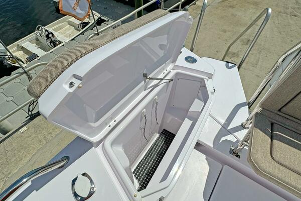 37ft Axopar Yacht For Sale 37ft Axopar Yacht For Sale