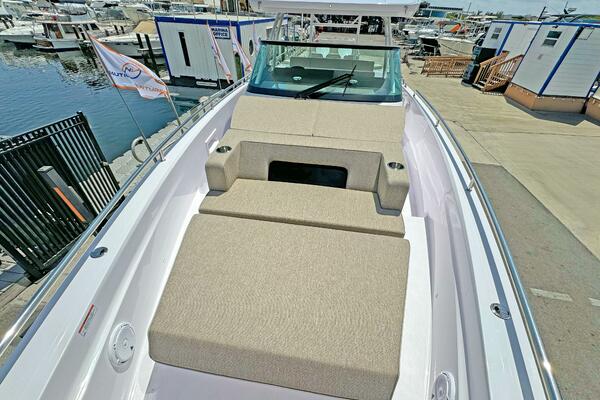 37ft Axopar Yacht For Sale 37ft Axopar Yacht For Sale