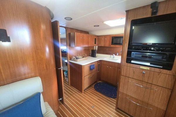 2001 TIARA 52