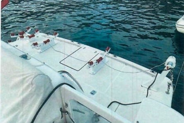 2001 TIARA 52