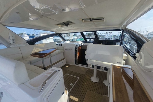 2001 TIARA 52