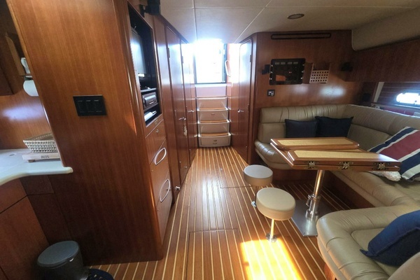 2001 TIARA 52