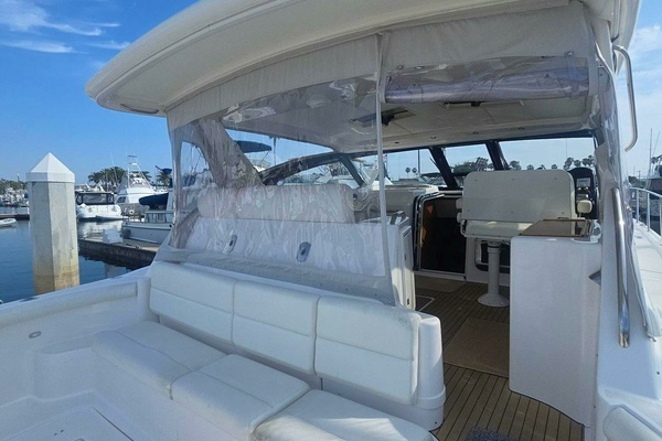 2001 TIARA 52