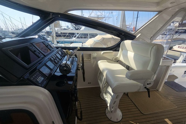 2001 TIARA 52