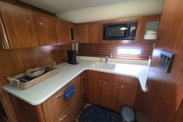 2001 TIARA 52