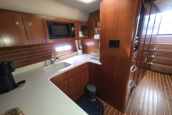 2001 TIARA 52