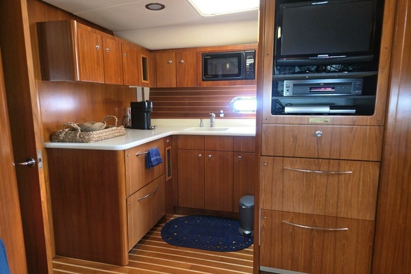 2001 TIARA 52