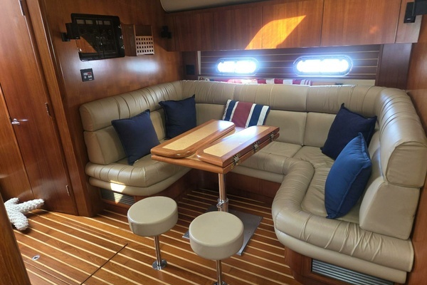 2001 TIARA 52