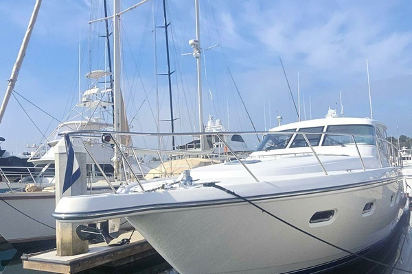 Photo of the 2001 TIARA  "GOOD ENERGY TOO"