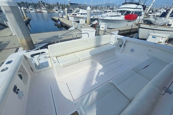 2001 TIARA 52