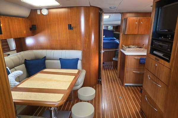 2001 TIARA 52