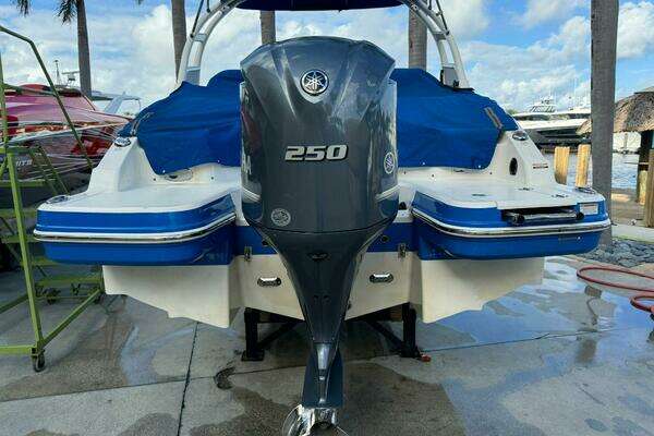 Photo of the 2017 Chaparral 250 Suncoast