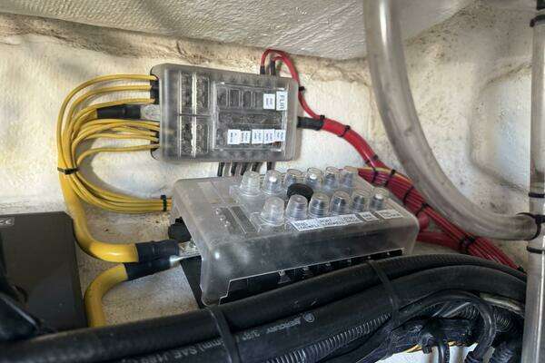 Front Runner 36 CC Yacht For Sale