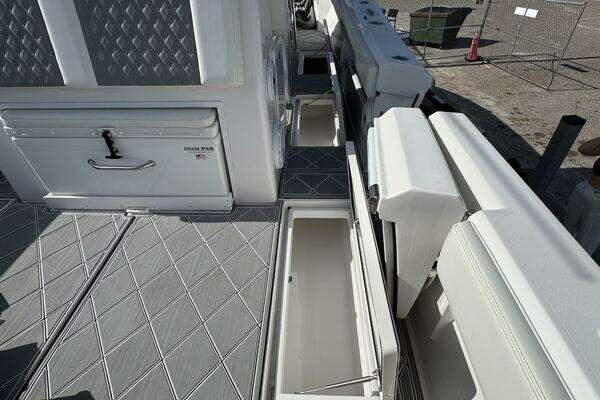 Front Runner 36 CC Yacht For Sale