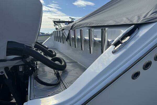 Front Runner 36 CC Yacht For Sale