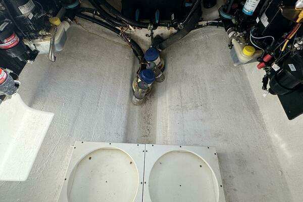 Front Runner 36 CC Yacht For Sale