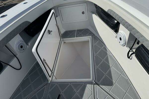 Front Runner 36 CC Yacht For Sale