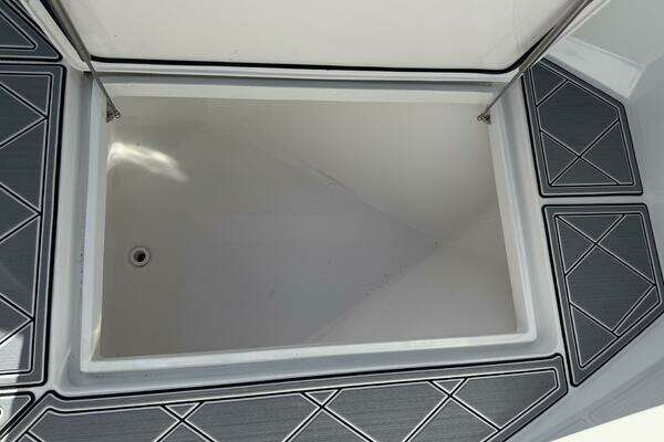 Front Runner 36 CC Yacht For Sale