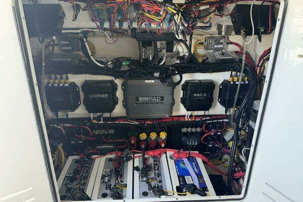 Front Runner 36 CC Yacht For Sale