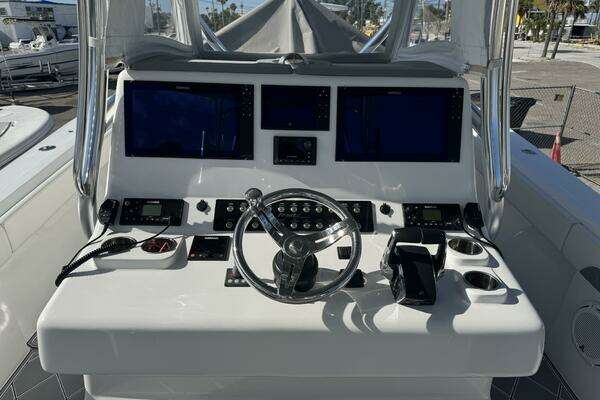 Front Runner 36 CC Yacht For Sale