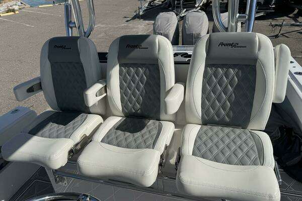 Front Runner 36 CC Yacht For Sale