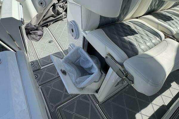 Front Runner 36 CC Yacht For Sale