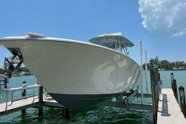 Front Runner 36 CC Yacht For Sale