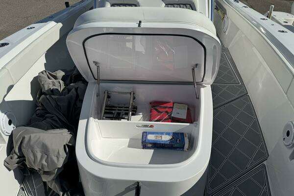 Front Runner 36 CC Yacht For Sale