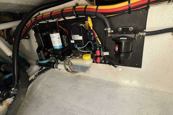 Front Runner 36 CC Yacht For Sale