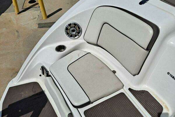 Photo of the 2013 Yamaha Boats 242 Limited S
