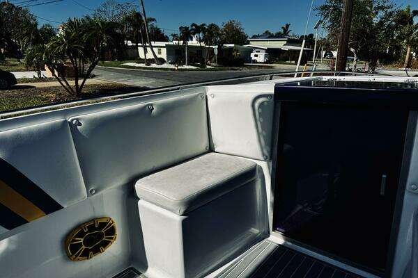 30ft Wellcraft Yacht For Sale