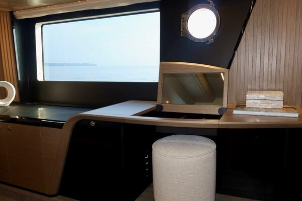 58ft Absolute Yacht For Sale