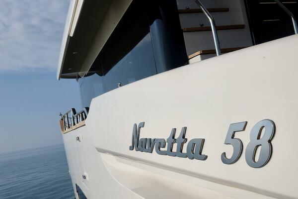 58ft Absolute Yacht For Sale