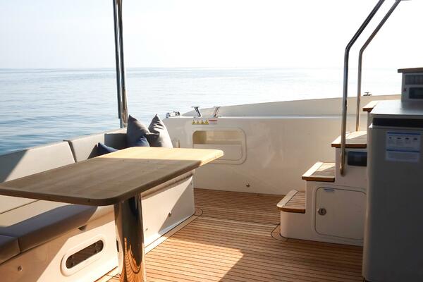 58ft Absolute Yacht For Sale