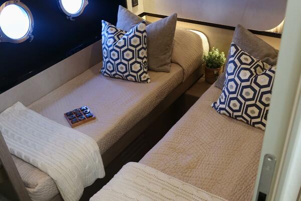 58ft Absolute Yacht For Sale