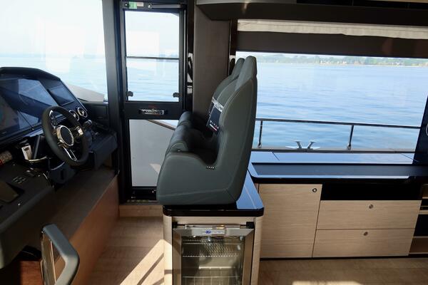58ft Absolute Yacht For Sale