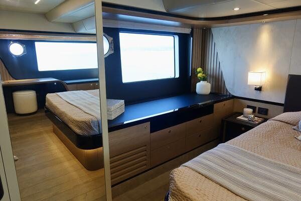58ft Absolute Yacht For Sale