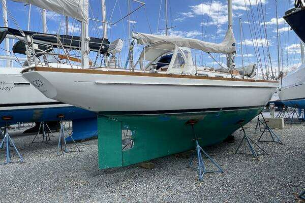 Photo of the 1993 Block Island 40 "Indigo"