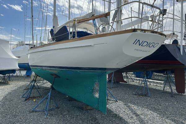 Photo of the 1993 Block Island 40 "Indigo"