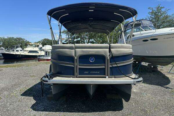 Photo of the 2023 Premier 250 INTRIGUE RL