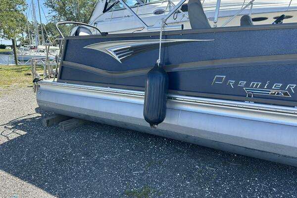 Photo of the 2023 Premier 250 INTRIGUE RL