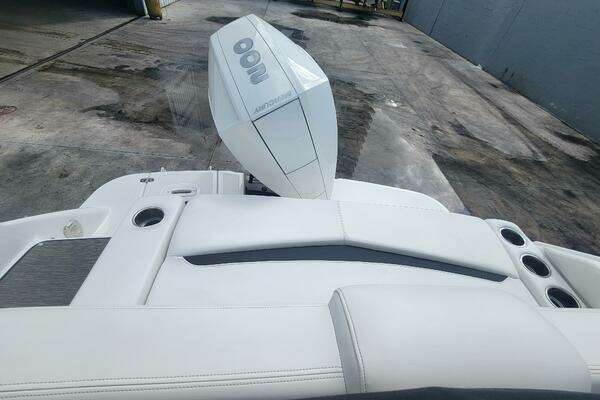 Photo of the 2022 Four Winns HD3