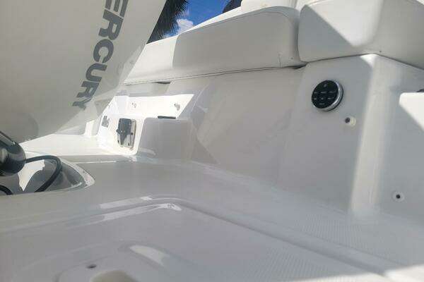 Photo of the 2022 Four Winns HD3