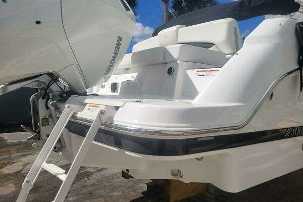 Photo of the 2022 Four Winns HD3