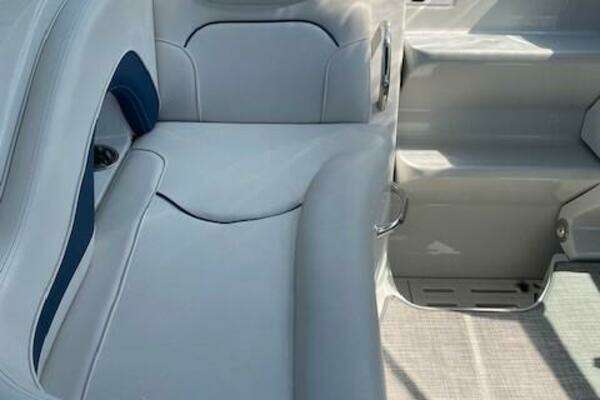 2023 Crownline 28