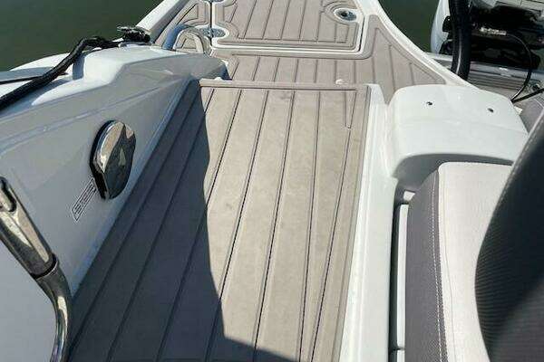 2023 Crownline 29