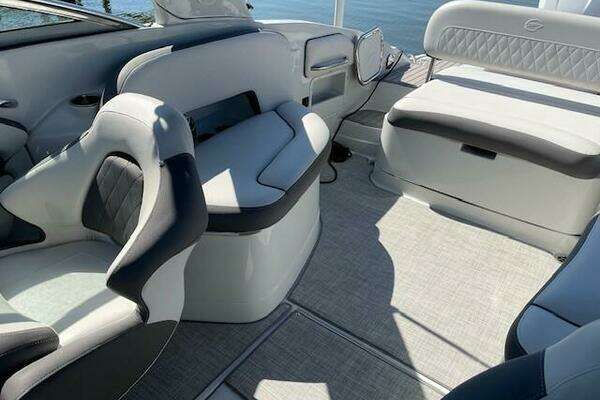 2023 Crownline 29