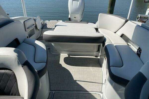 2023 Crownline 29